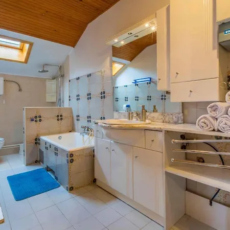 In 41649 Apartment *